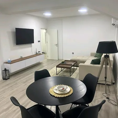 Centar-moderan Dvosoban Stan U Centru