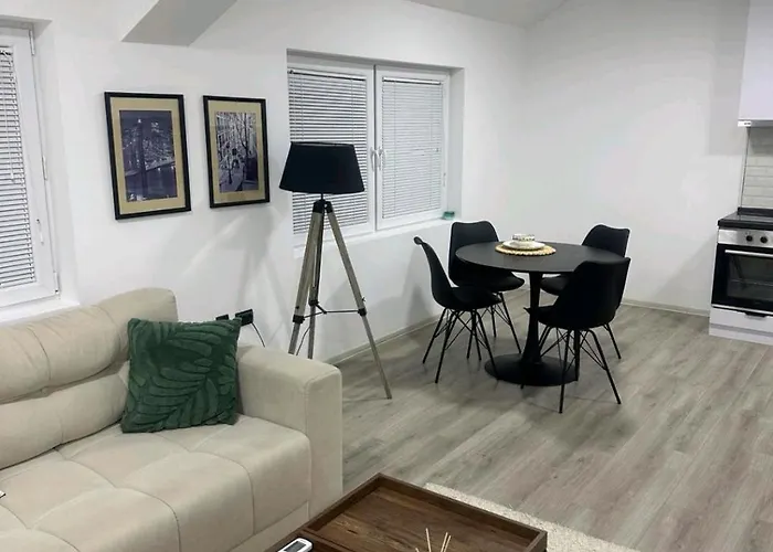 Centar-moderan Dvosoban Stan U Centru *